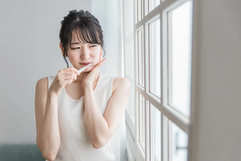 えぐさ歯科クリニック 歯を磨く女性